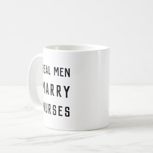 Real Men heiraten für benutzerdefinierbaren Text Kaffeetasse (Vorderseite Links)