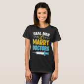 Real Men Marry Doctors Med School Medical Students T-Shirt (Vorne ganz)