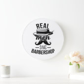 Real Men Sing Barbershop Große Wanduhr (Zuhause)