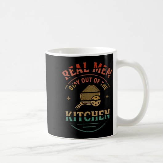 Real Men Stay Out Of The Kitchen Funny Ckleball Vi Kaffeetasse (Rechts)