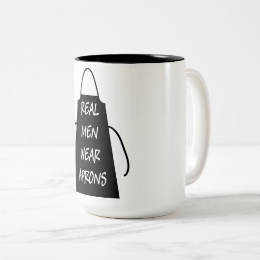 Real Men tragen Schürze (schwarz) Zweifarbige Tasse (VorderseiteRechts)