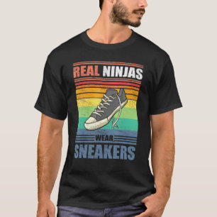 Real Ninjas trägt Sneakers Vintag Shoe Lässig Foot T-Shirt