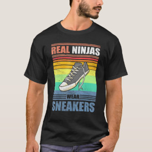 Real Ninjas trägt Sneakers Vintag Shoe Lässig Foot T-Shirt