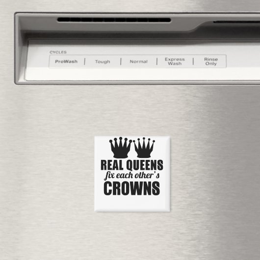 Real Queens Fix Each Other's Crowns Magnet (In Situ (Geschirrspüler))