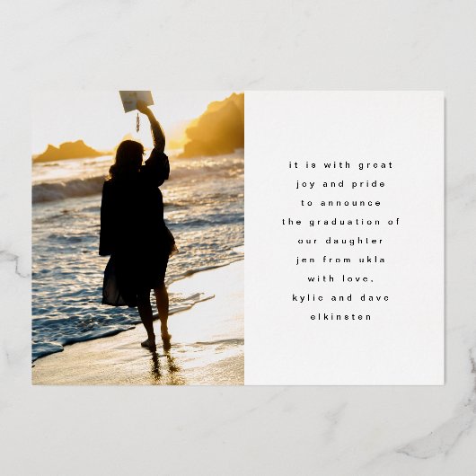 Real Rose Gold bearbeitbare Fotovorlage Abschluss Folieneinladung (Rückseite)