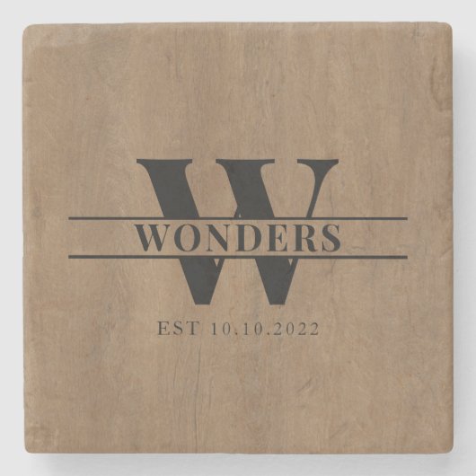 Realistic medium Wood Grain Monogram Wedding Steinuntersetzer (Vorderseite)