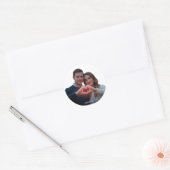 Realistic Romantic Couple Heart Hands Vinyl Sticke Runder Aufkleber (Umschlag)