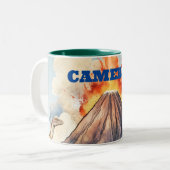 Realistische Dinosaurier und Volcano-Individuelle  Zweifarbige Tasse (Vorderseite Links)