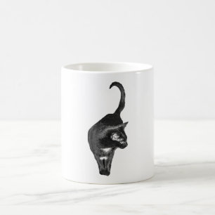 Realistische Katze erhebt sich Kaffeetasse