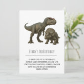 Realistische T-Rex und Triceratops Dinosaur Birthd Einladung (Stehend Vorderseite)
