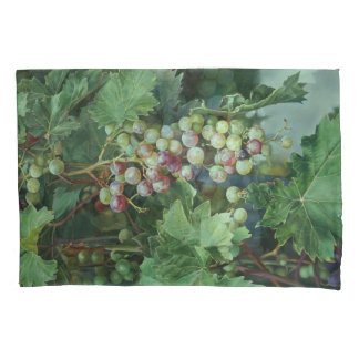 Realistische Weinrebe mit Blättern – Fine Art Kissenbezug