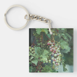 Realistische Weinrebe mit Blättern – Fine Art Schlüsselanhänger