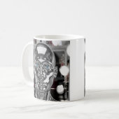 Realistischer Chromroboter Kaffeetasse (Vorderseite Links)