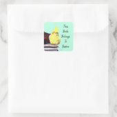 Realistischer Cockatiel Bird auf Büchern Niedlich Quadratischer Aufkleber (Tasche)