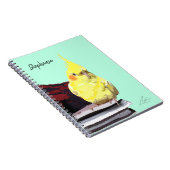 Realistischer Cockatiel-Vogel auf Büchern Moderne  Notizblock (Rechte Seite)