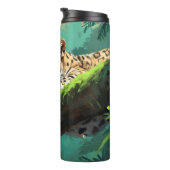 Realistischer Leopard im Dschungel Thermosbecher (Nach rechts gedreht)