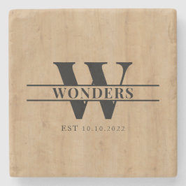 Realistisches helles Holzmaserung-Monogramm-Hochze Steinuntersetzer