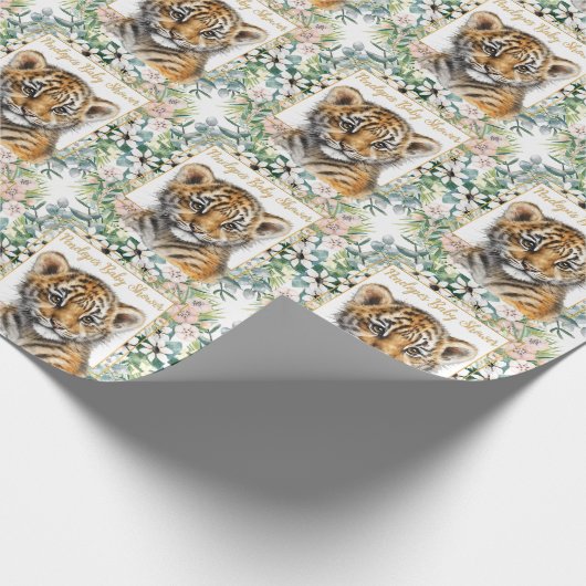 Realistisches Tiger Cub Personalisiert Babydusche Geschenkpapier (Ecke)