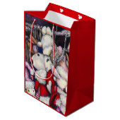 Realität im Urlaub Mittlere Geschenktüte (Rückseite Schrägansicht)