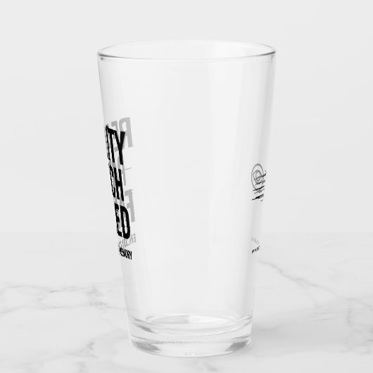 Reality Patch Versagt - Glitched Typografie Glas (Links)