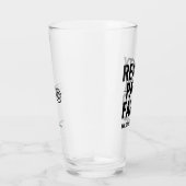 Reality Patch Versagt - Glitched Typografie Glas (Rechts)