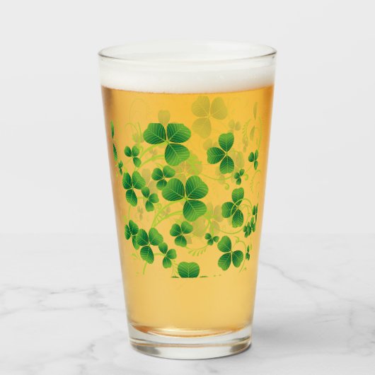 Rebe-u. -Kleeblatt-Klee St. Patricks Tages Glas (Vorne (Gefüllt))