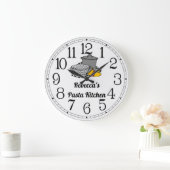 Rebecca's Pasta Kitchen Large Clock Große Wanduhr (Zuhause)