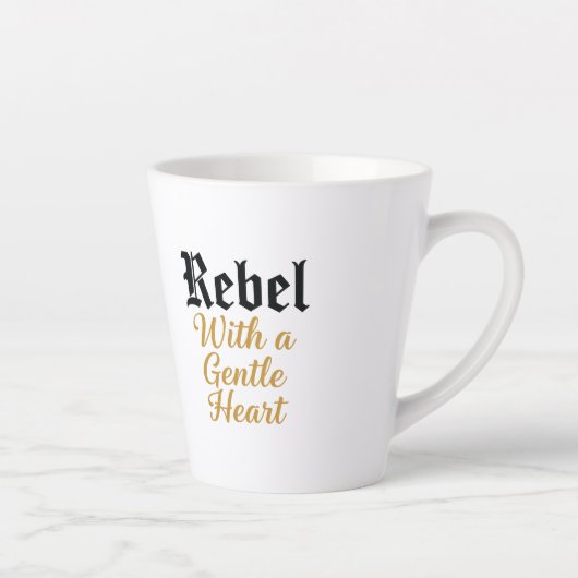 Rebel mit sanftem Herz-Typografie-Design Milchtasse (Rechts)