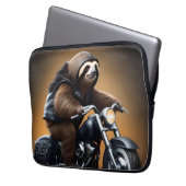 Rebel Sloth: Ein lederverkleidetes Motorrad Laptopschutzhülle (Vorderseite Links)