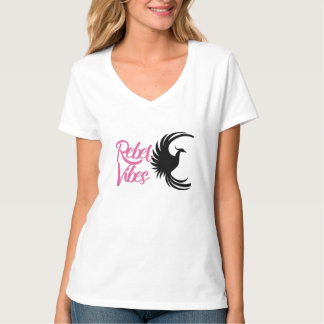 Rebel Vibes V-Ausschnitt T-Shirt – Phoenix Grafik