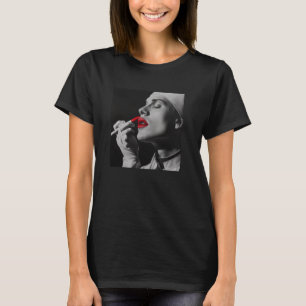 rebellischer Priester mit Lippenstift, rebellische T-Shirt