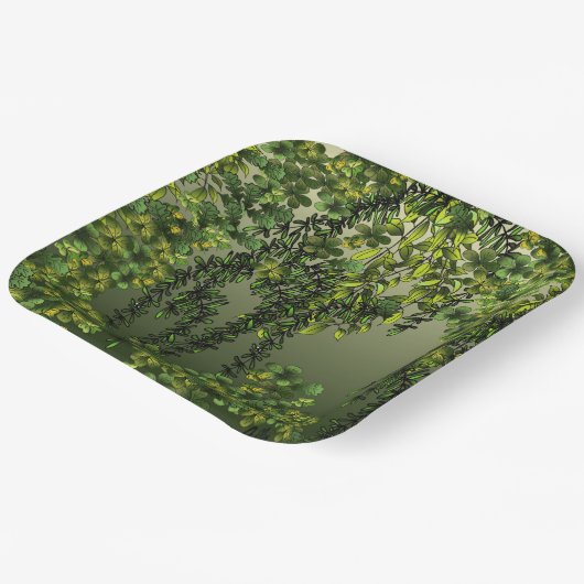 Reben in einem Teller des Gewitters (Gewinkelt)