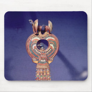 Rechter Ohrring von den Ohrringen eines Paares mit Mousepad