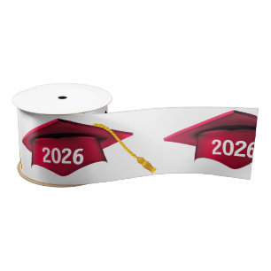 Red 2025 Graduation Caps auf Weiß Satinband