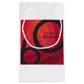 Red 60 Jahrzehnt Geburtstag Kleine Geschenktüte (Rückseite)