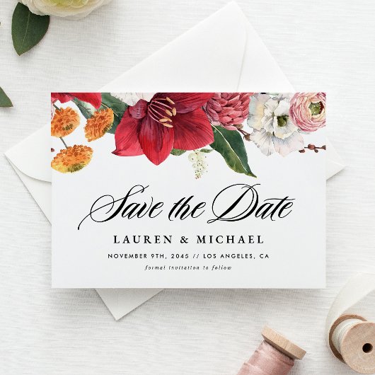Red Amaryllis und Herbst Florals Save the Date Ankündigungspostkarte