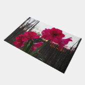 Red Amaryllis und Winter Sunrise Fußmatte (Schrägansicht)