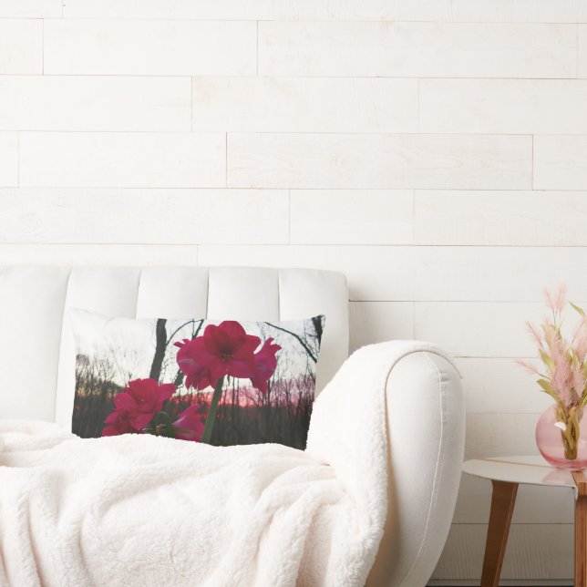 Red Amaryllis und Winter Sunrise Lendenkissen (Liege)