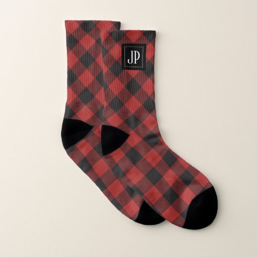 Red and Black Buffalo Plaid Monogram Socken (Paar)