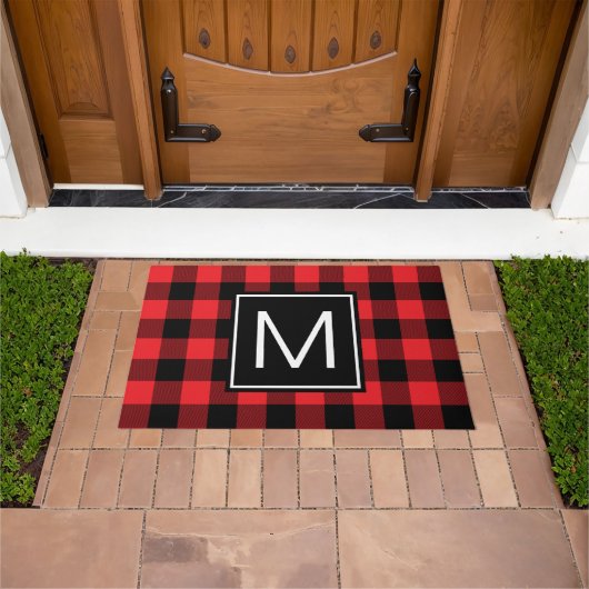Red and Black Buffalo Plaid Monogrammed Fußmatte (Außenbereich)