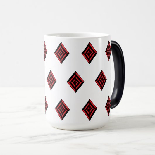 Red and Black Geometric Diamond Pattern Modern Tot Verwandlungstasse (VorderseiteRechts)