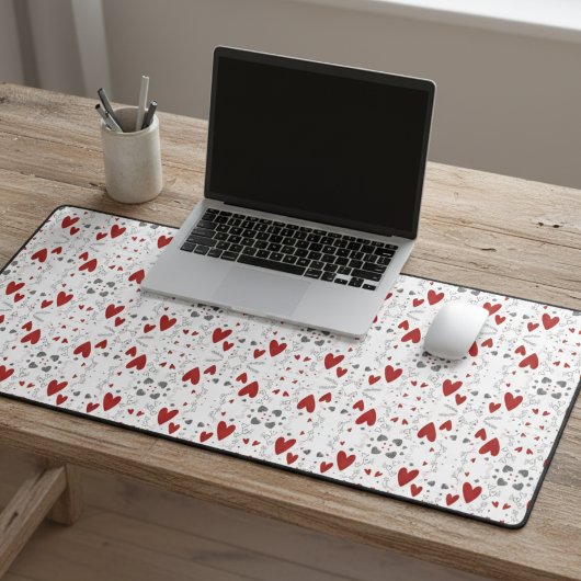 Red and Black Retro Hand Drawn Hearts Love  Schreibtischunterlage