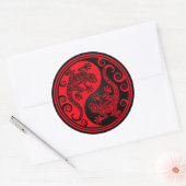 Red and Black Yin Yang Lizards Runder Aufkleber (Umschlag)