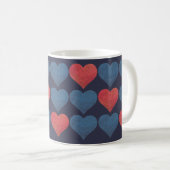 Red and Blue Patterned Hearts Kaffeetasse (VorderseiteRechts)