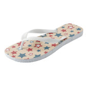 Red and Blue Stars, 4th of July, Beige Background Badesandalen (Schrägansicht)