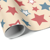Red and Blue Stars, 4th of July, Beige Background Geschenkpapier (Rolleneckpunkt)