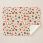 Red and Blue Stars, 4th of July, Beige Background Sherpadecke (Vorderseite (Horizontal))