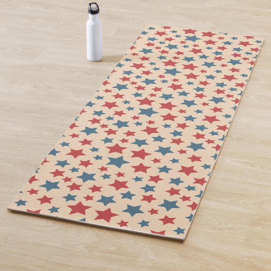 Red and Blue Stars, 4th of July, Beige Background Yogamatte (Beispiel)