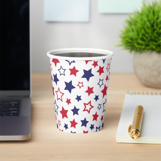 Red and Blue Stars, 4th of July, White Background Pappbecher (InSitu)