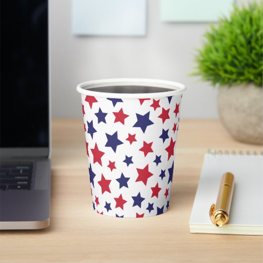 Red and Blue Stars, 4th of July, White Background Pappbecher (InSitu)